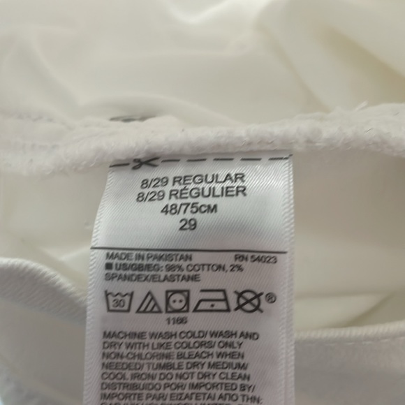 GAP White Denim Girlfriend Jeans - Picture 4 of 4